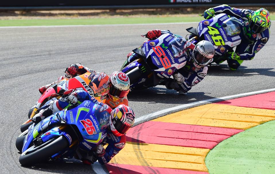 Aragon, gara cruciale per il Mondiale MotoGP 2016: al via scatta bene Vinales seguito da Marquez, Lorenzo e Rossi. Afp